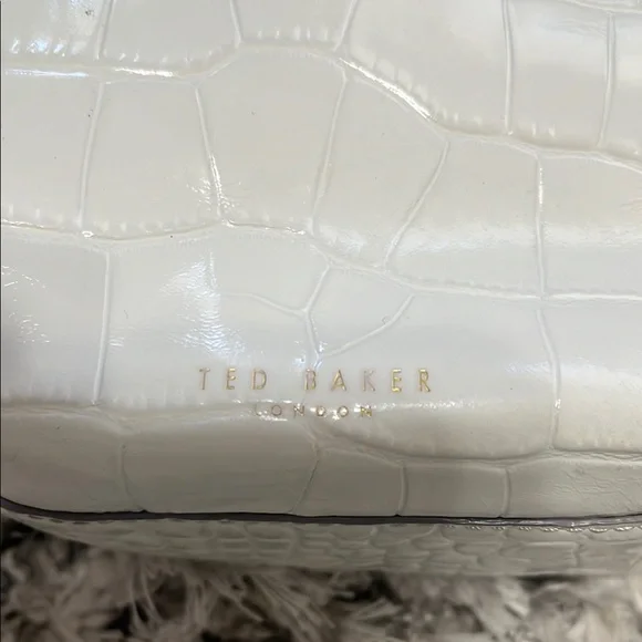 Ted Baker White Textured Shoulder Bag with Gold Clasp - Picture 2 of 13